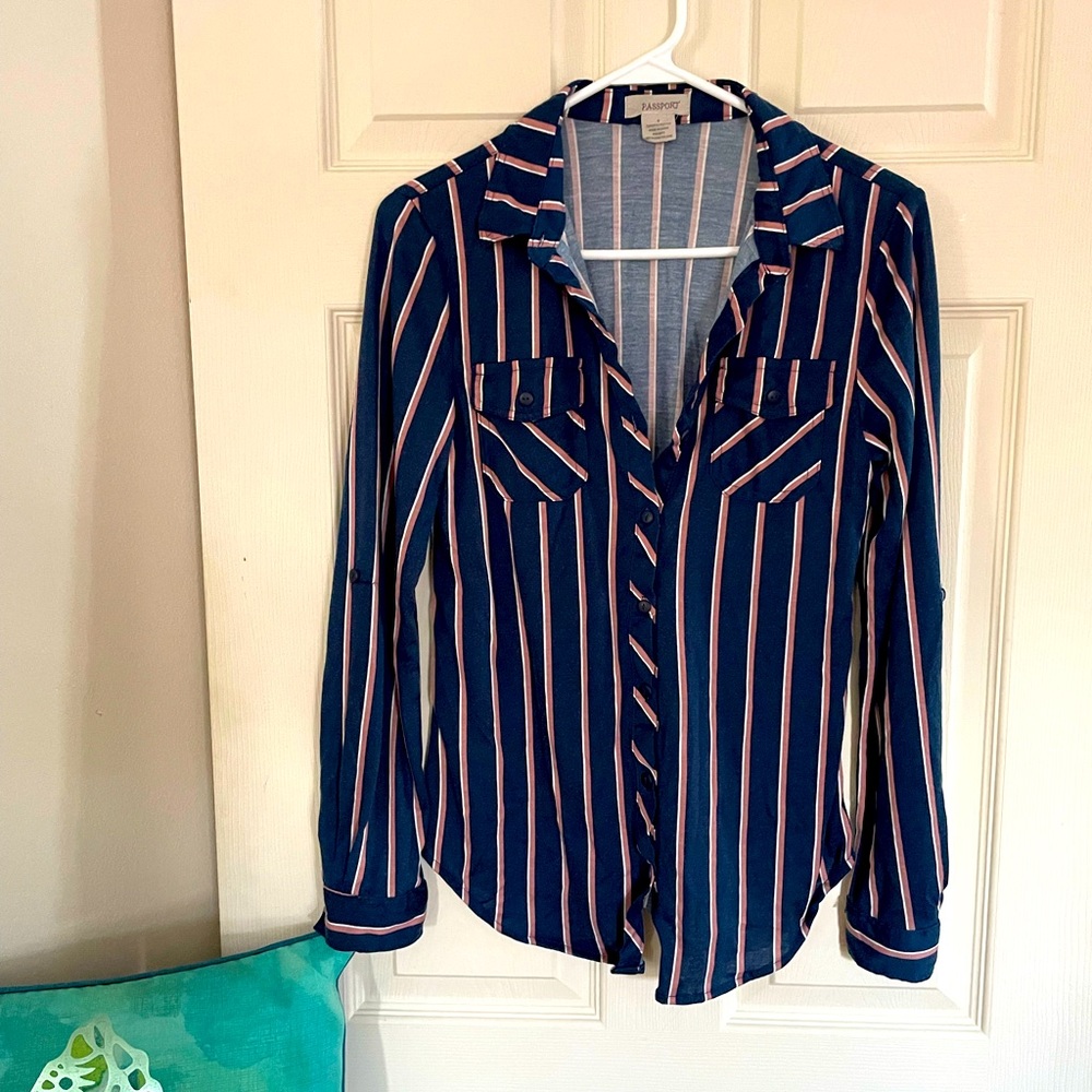 Passport Ladies Small long sleeve button up